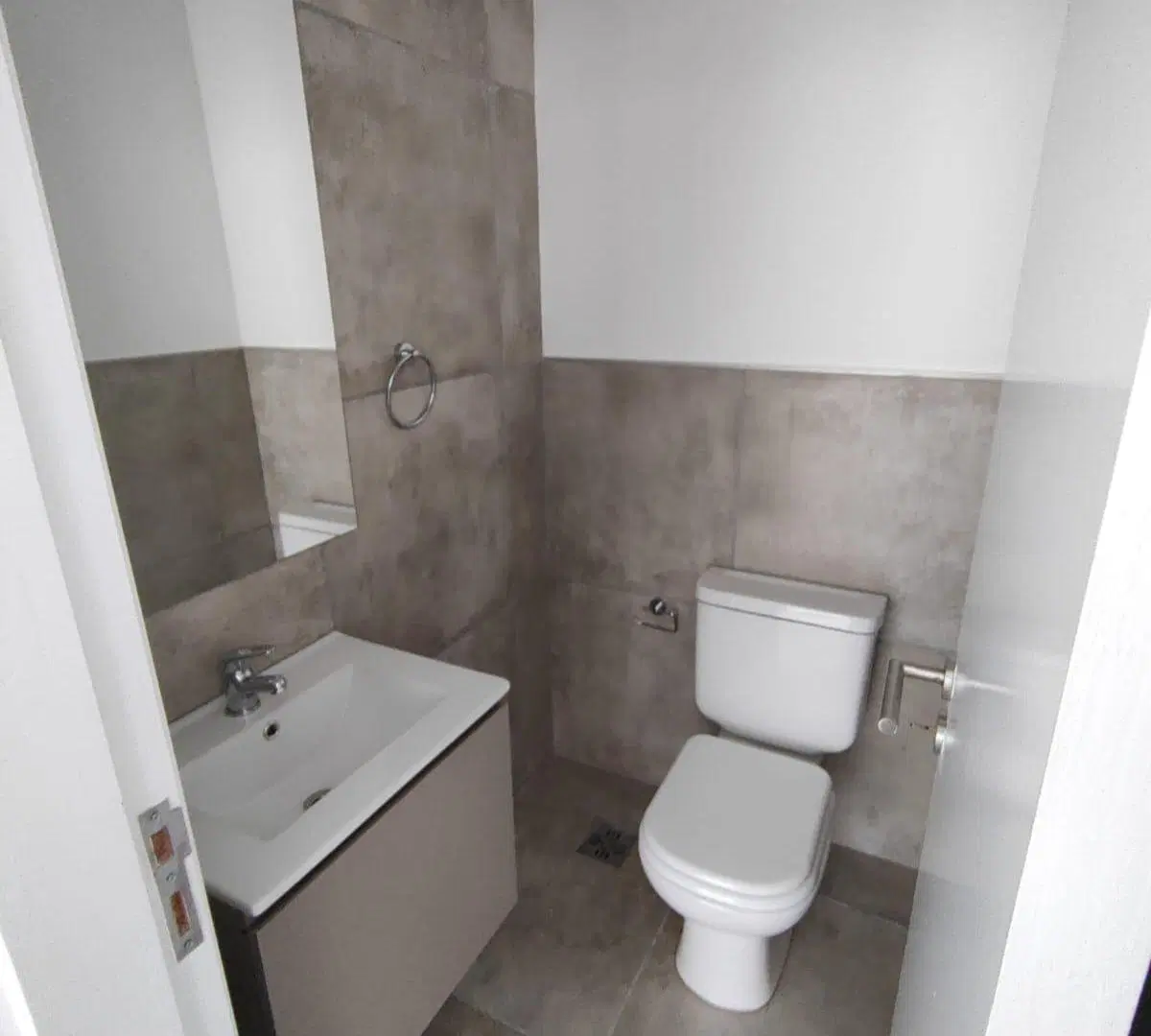 Arturo M. Bas 392 LOCAL COMERCIAL 5