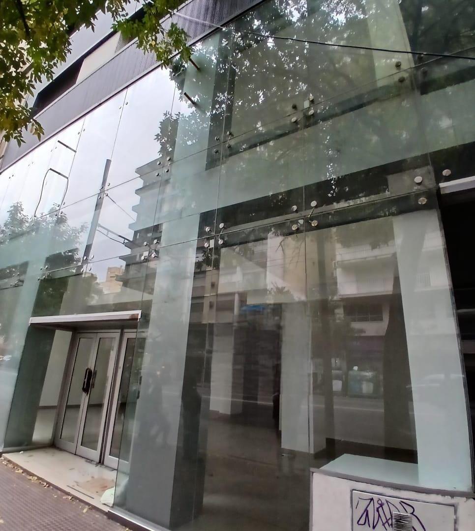 Alquiler de GRAN LOCAL de 550m2 - B Centro