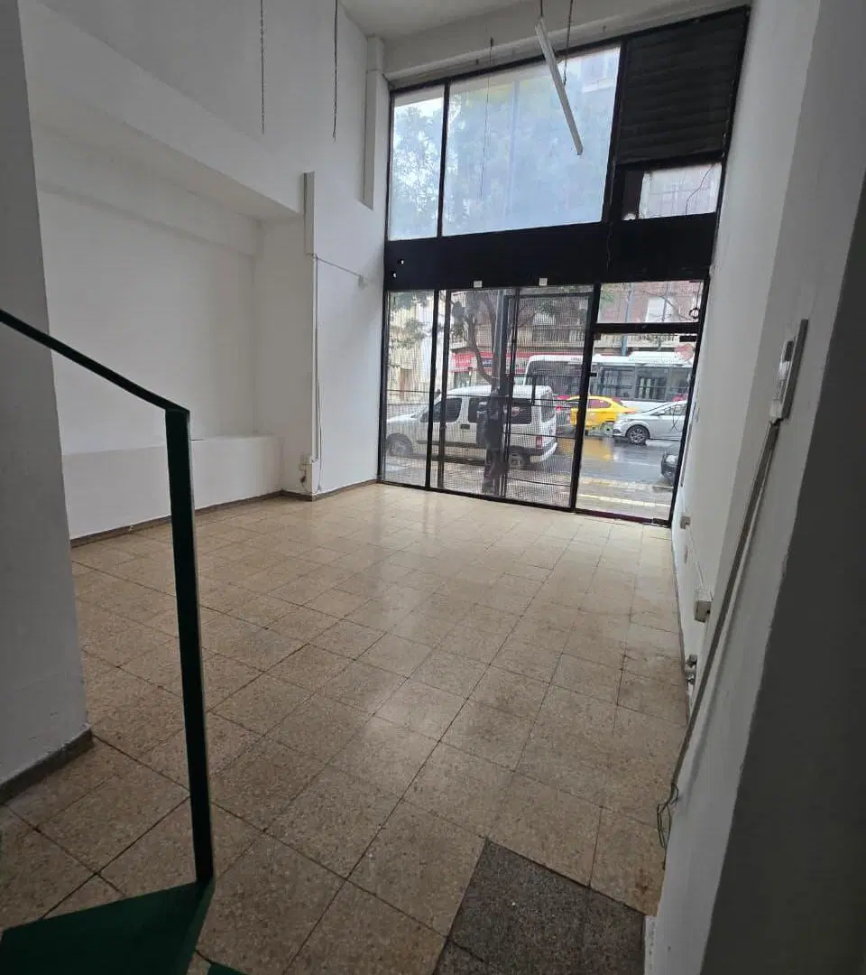 Local comercial en Av. Emilio Olmos 393. 4
