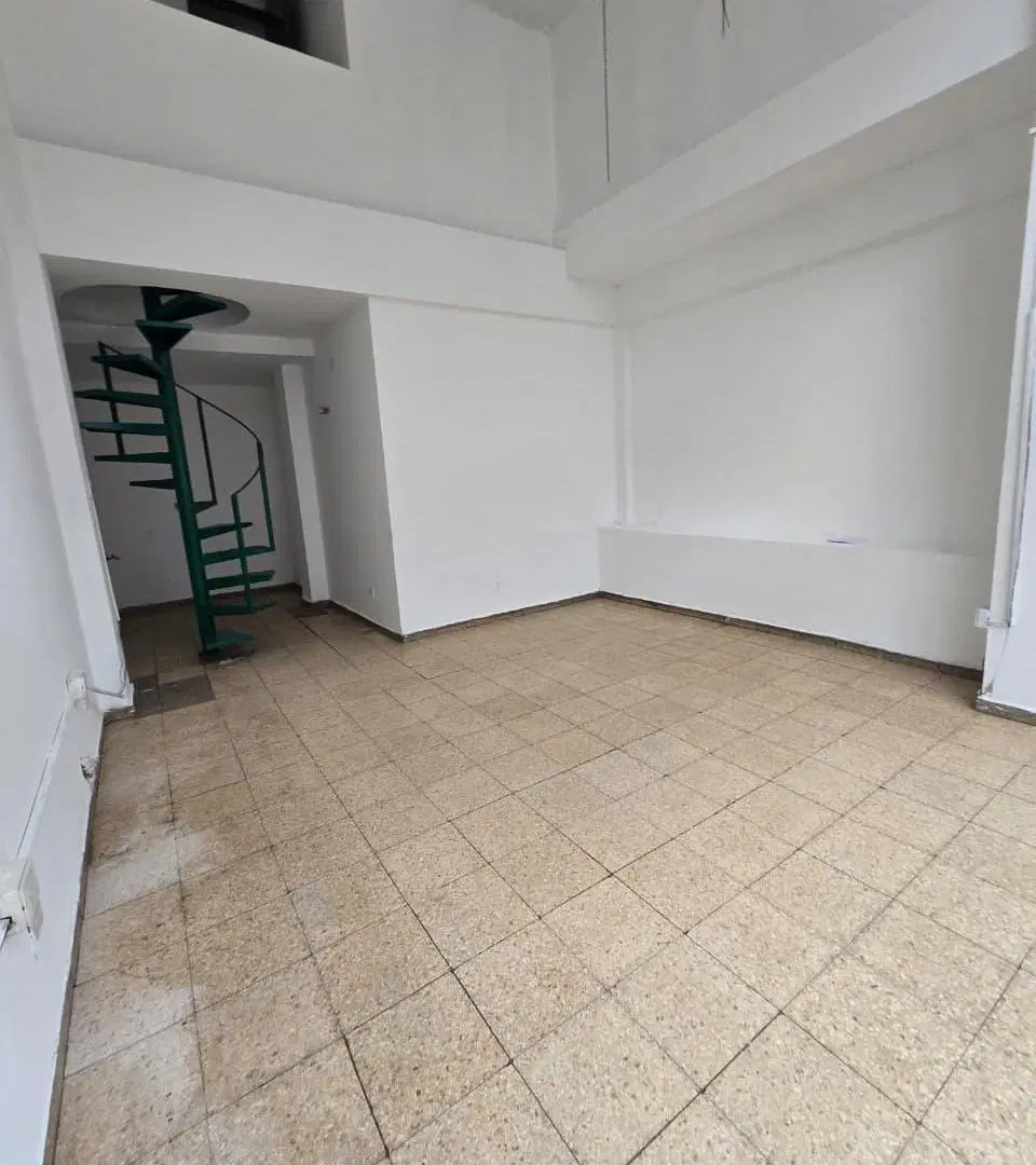 Local comercial en Av. Emilio Olmos 393. 2