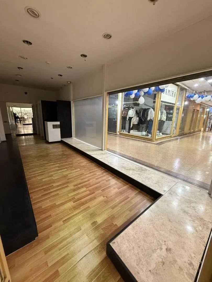 ALQUILER LOCAL COMERCIAL EN GALERÍA MITRE. 3