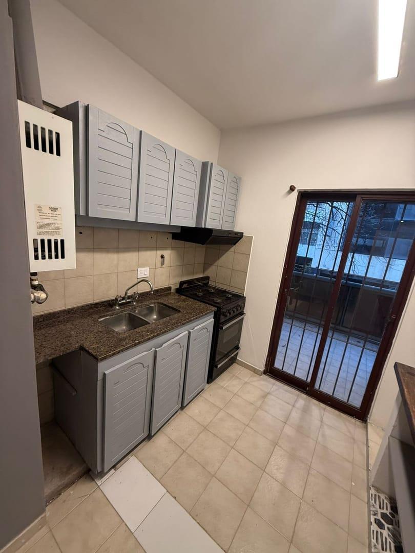 Foto de ALQUILER DPTO 2 DORM CON AMPLIO BALCON - A UNA CUADRA DE PLAZA ESPAÑA, imagen 2