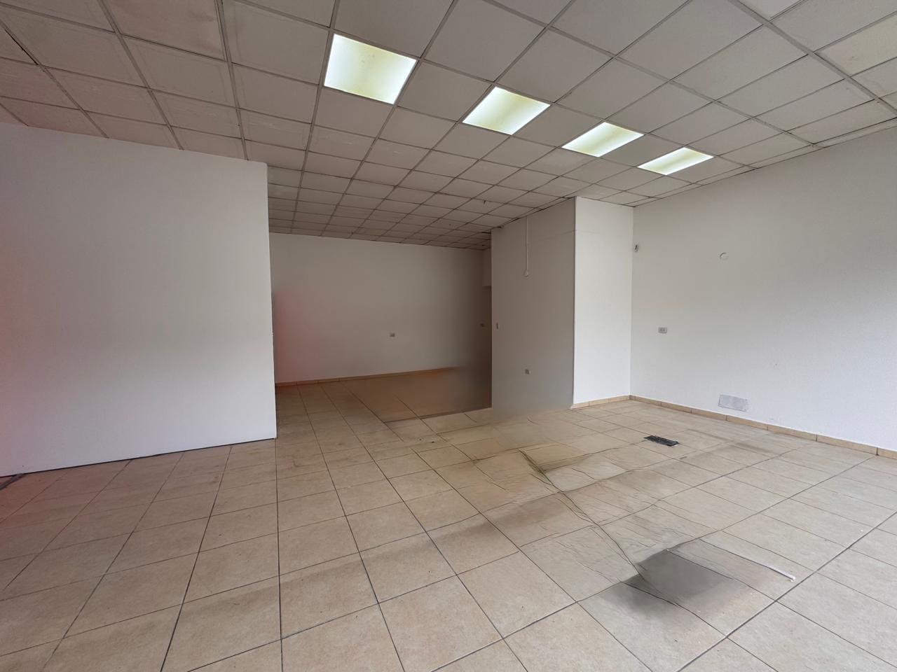 Foto de LOCAL ZONA SUR AV. BERNARDINELLI 3200 70m2, imagen 4