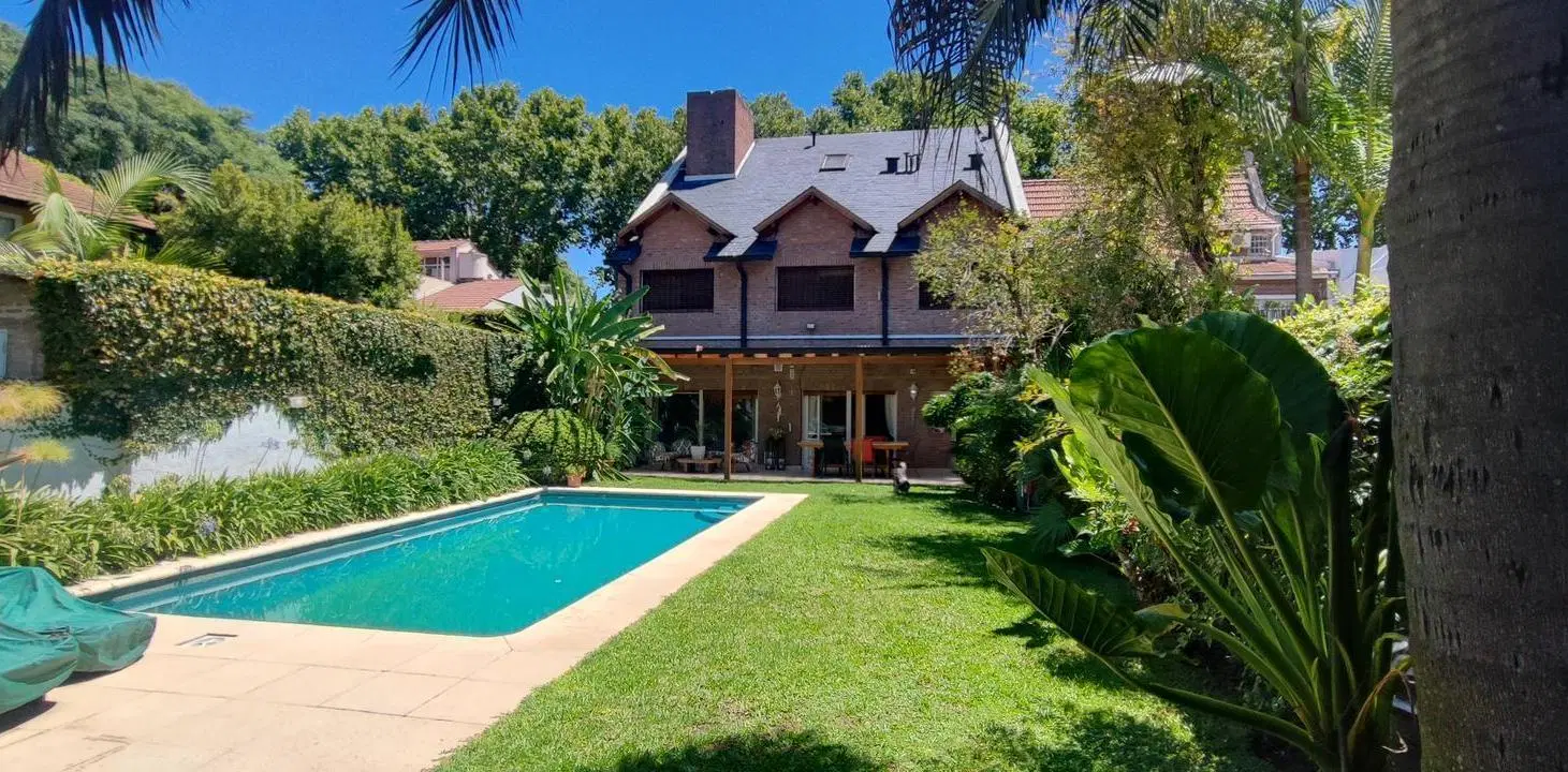 Espectacular casa en venta, Martinez vias a Libertador 2