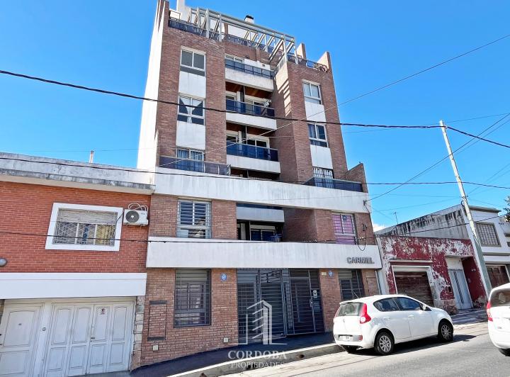 A MTS DE AV COLON - AMPLIO - LUMINOSO - 1 DORM - TERRAZA - BALCON 2