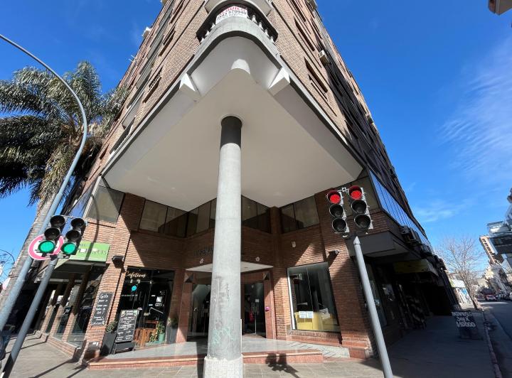ZONA TRIBUNALES - ARTIGAS Y 27 DE ABRIL - ACCESIBLE - COMODO - 1 DORM - BALCON 1