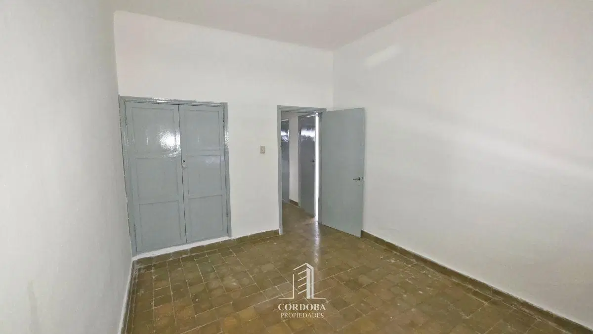 A MTS DE AV SABATTINI - LEARTE - CASA CON PATIO - SIN COCHERA - 3 DORM 4
