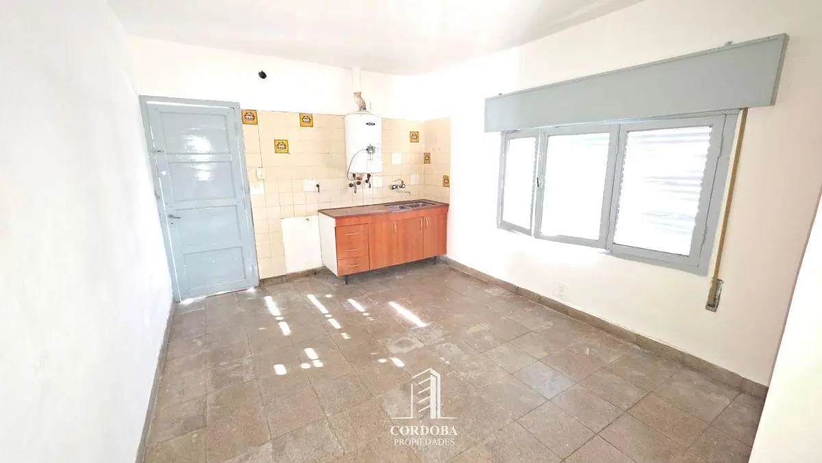A MTS DE AV SABATTINI - LEARTE - CASA CON PATIO - SIN COCHERA - 3 DORM 5