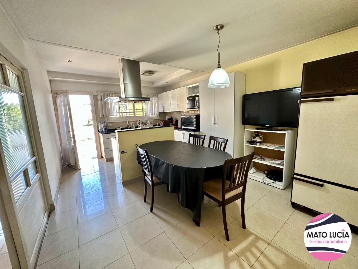 Casa Sobre Lote Propio + Local en Planta Baja - 475 m² Totales - Oportunidad! 1