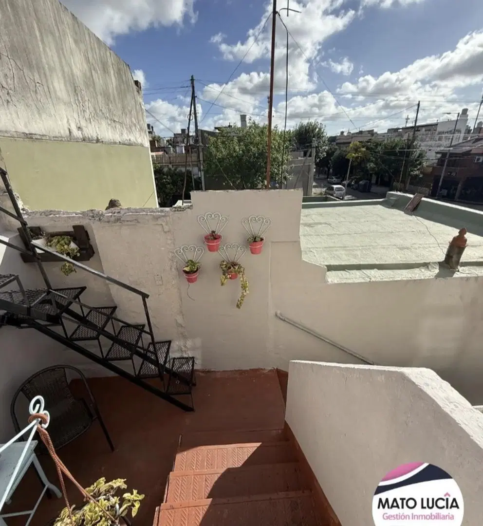 IMPECABLE PH PRIMER PISO POR ESCALERA CON BALCON Y TERRAZA 3