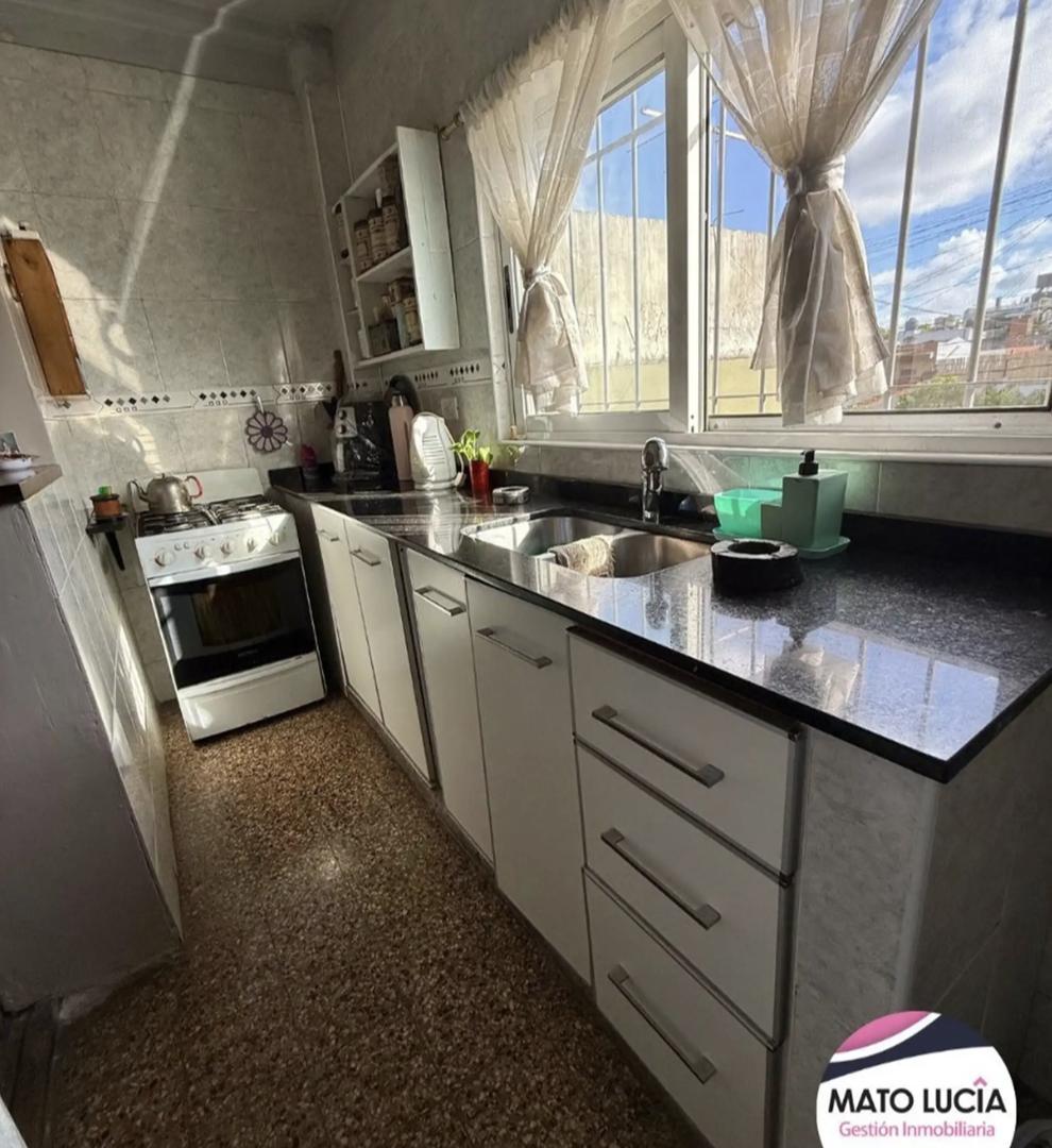 Foto de IMPECABLE PH PRIMER PISO POR ESCALERA CON BALCON Y TERRAZA, imagen 5