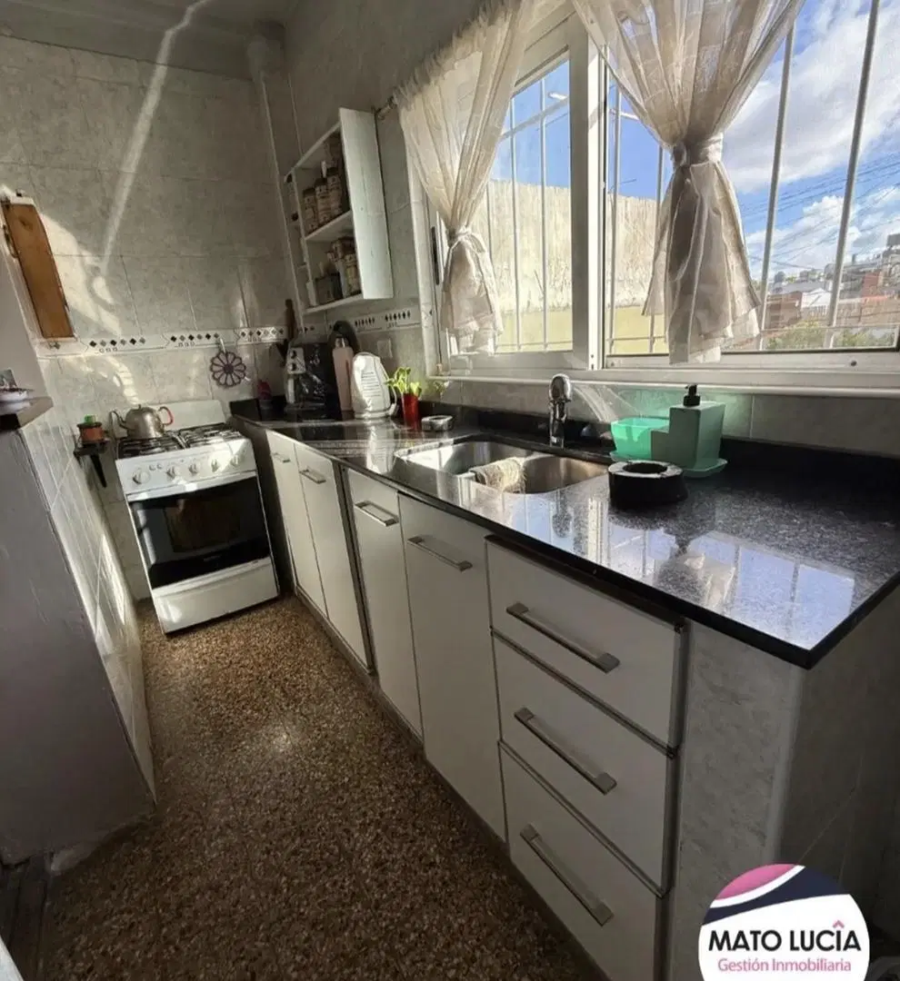 IMPECABLE PH PRIMER PISO POR ESCALERA CON BALCON Y TERRAZA 4