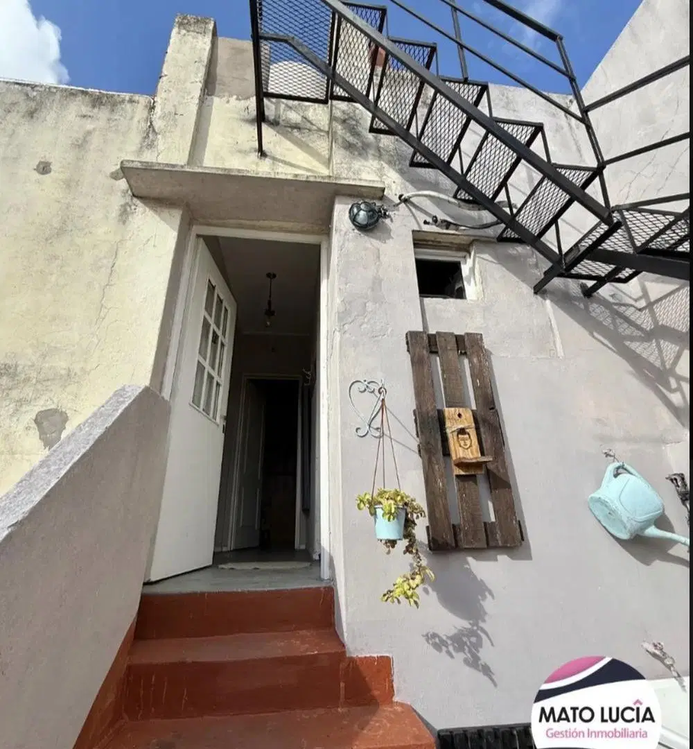 IMPECABLE PH PRIMER PISO POR ESCALERA CON BALCON Y TERRAZA 5
