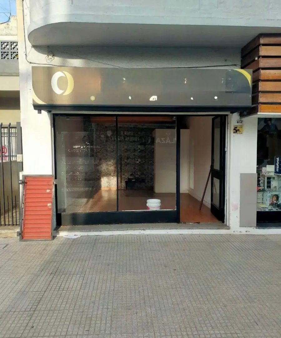LOCAL A LA CALLE CON VIDRIERA - ZONA LUGANO 2