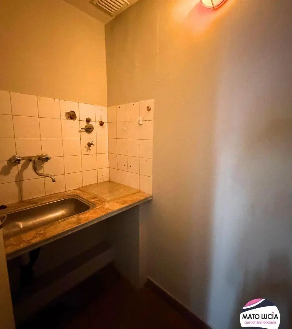 ALQUILER LOCAL CON VIDRIERA - EXCELENTE ZONA 5