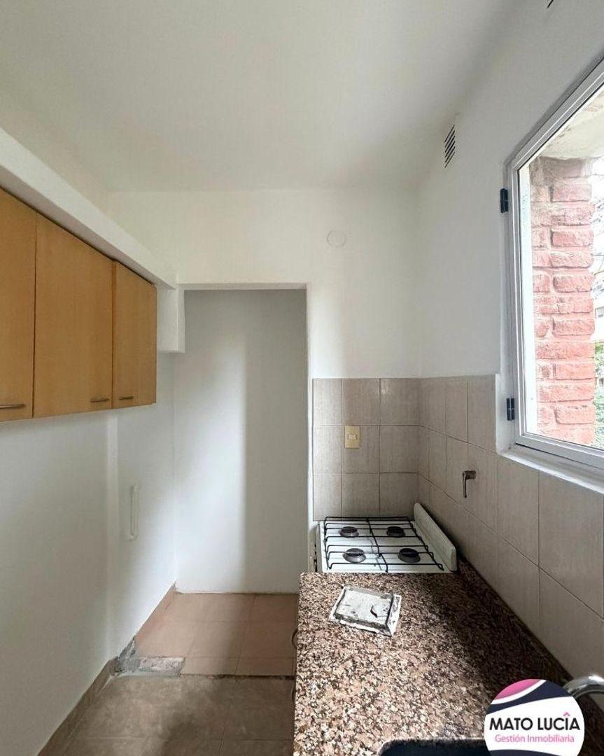 Foto de LUMINOSO 3 AMBIENTES - COCINA SEPARADA - BARRIO ALVEAR, imagen 4