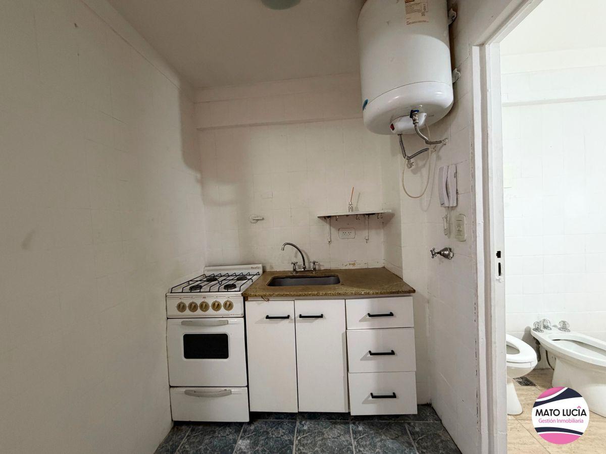 Foto de DEPARTAMENTO PLANTA BAJA + PATIO -EXCELENTE UBICACION-, imagen 3