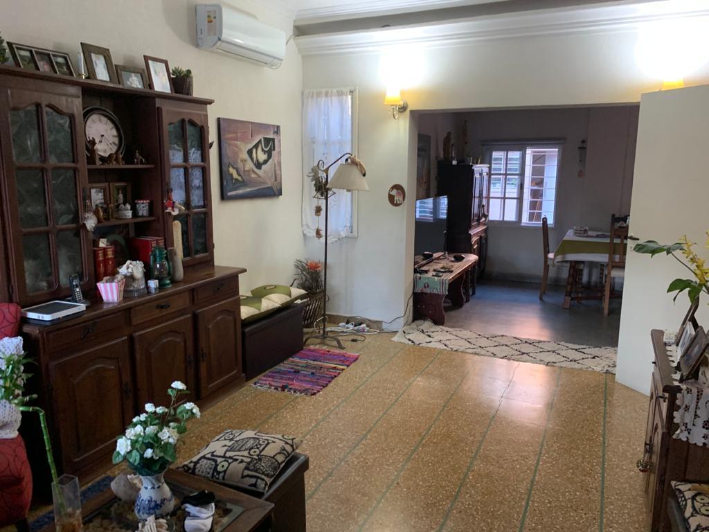 CASA IDEAL 2 FAMILIAS, A 500MTS DE CENTRO DE ADROGUE.