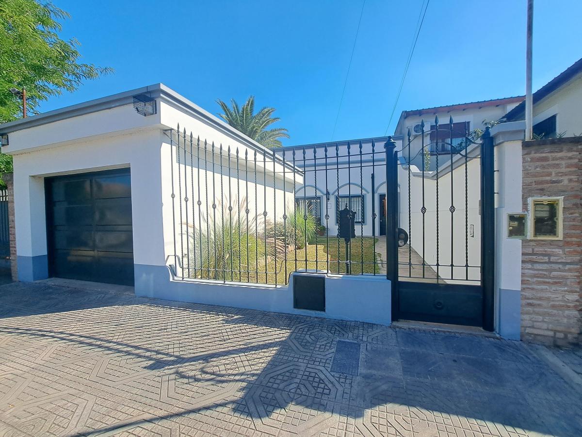 CASA EXCELENTE ESTADO Y UBICACION.