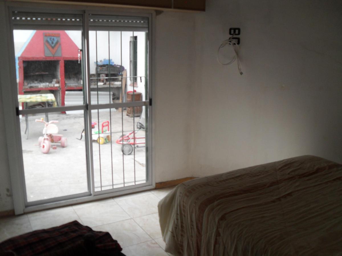 Foto de CASA EN EXCELENTE ESTADO, DESARROLLADA EN PLANTA BAJA. Castelli 1521, imagen 4