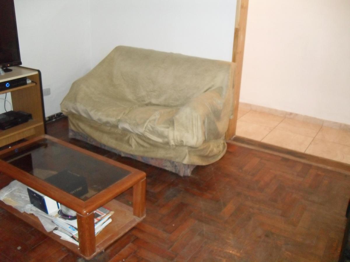 Foto de CASA EN EXCELENTE ESTADO, DESARROLLADA EN PLANTA BAJA. Castelli 1521, imagen 3