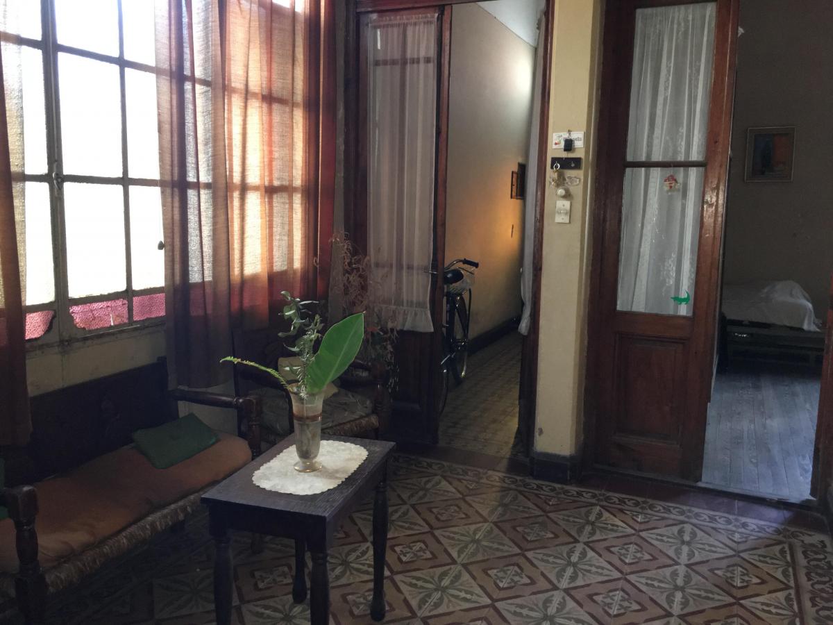 CASA DE CORTE ANTIGUO SOBRE LOTE DE 10X32 - A 50 MTS DE PLAZA BROWN.