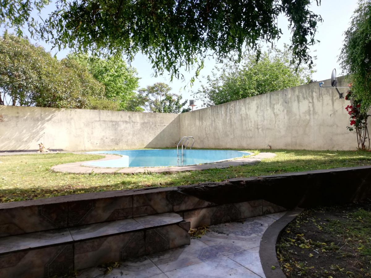 Chalet Desarrollado en 2 Plantas a 400 m de Av Espora 3