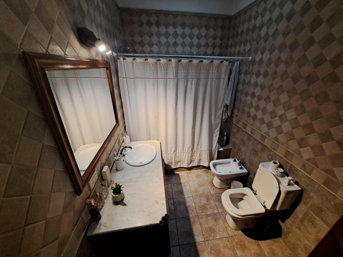 CASA EN MUY BUENA UBICACION