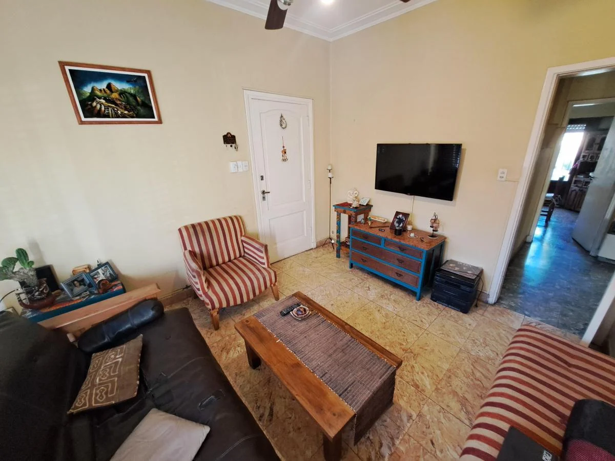 CHALET EN EXCELENTE ESTADO, SOBRE LOTE DE 10X30.