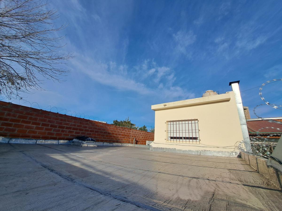 CASA EN EXCELENTE ESTADO Y UBICACION