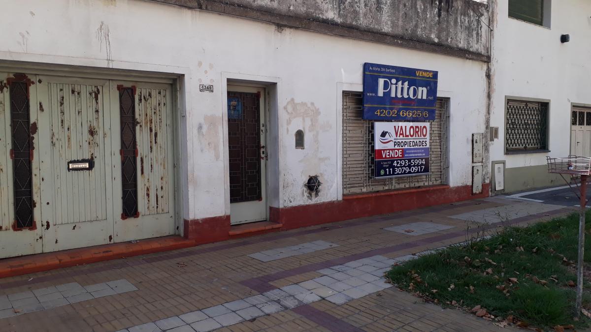 CASA A RECICLAR EN EXCELENTE UBICACION