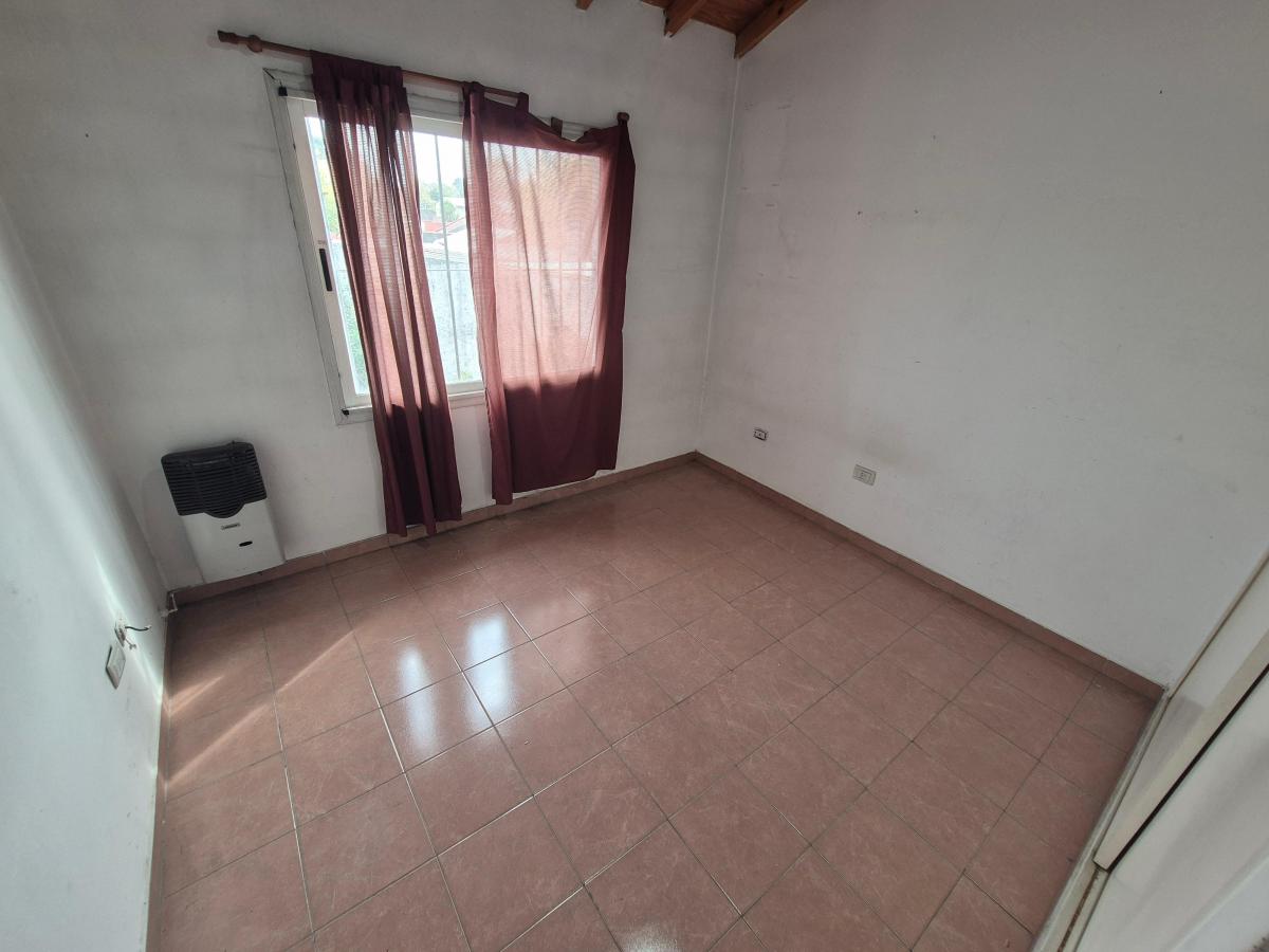 DUPLEX AL FRENTE, ZONA DE COMERCIOS Y A 150MTS DE AVENIDA ESPORA