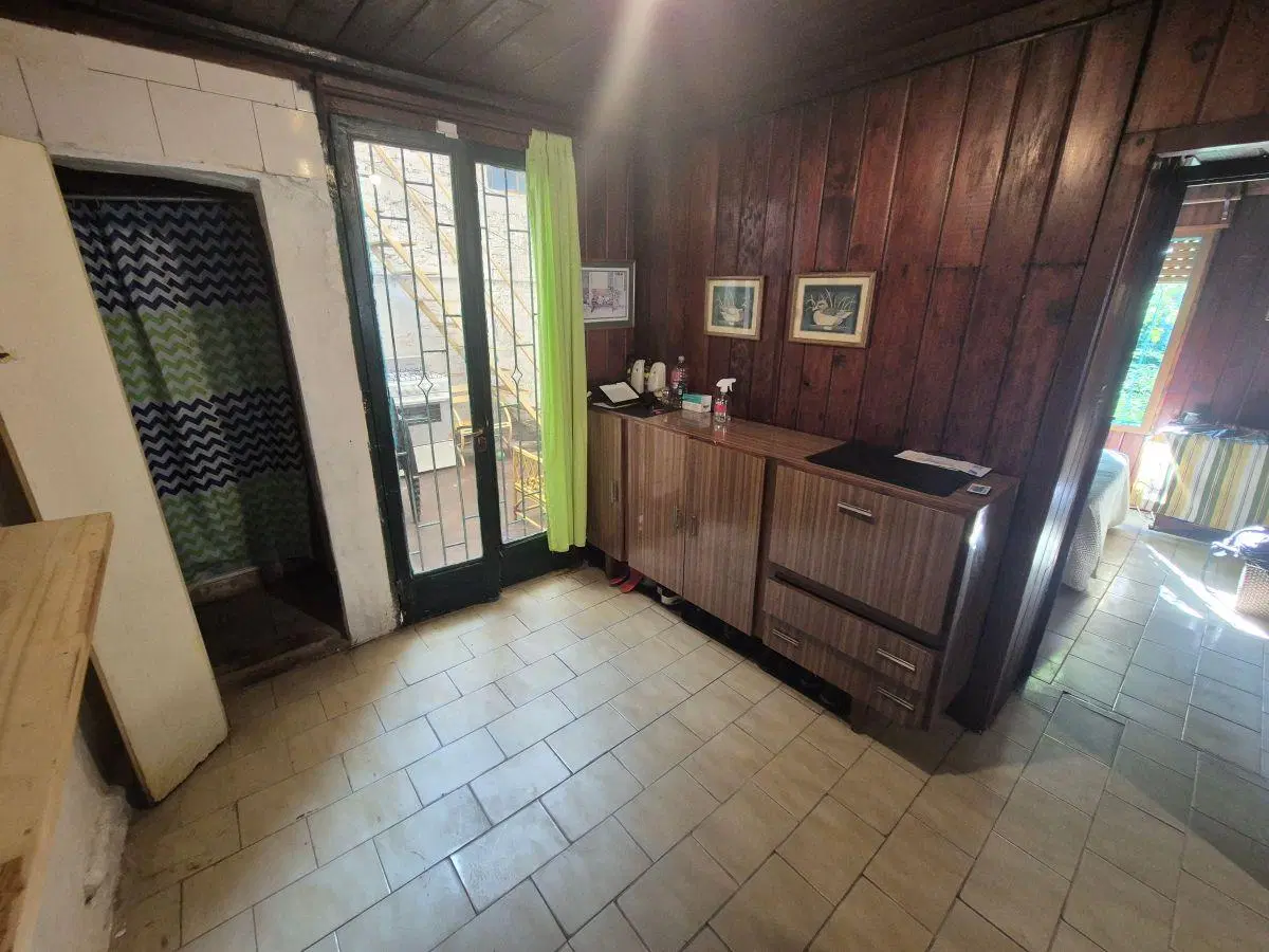 CASA EN VENTA + 2 DEPOSITOS EN EXCELENTE UBICACION 2