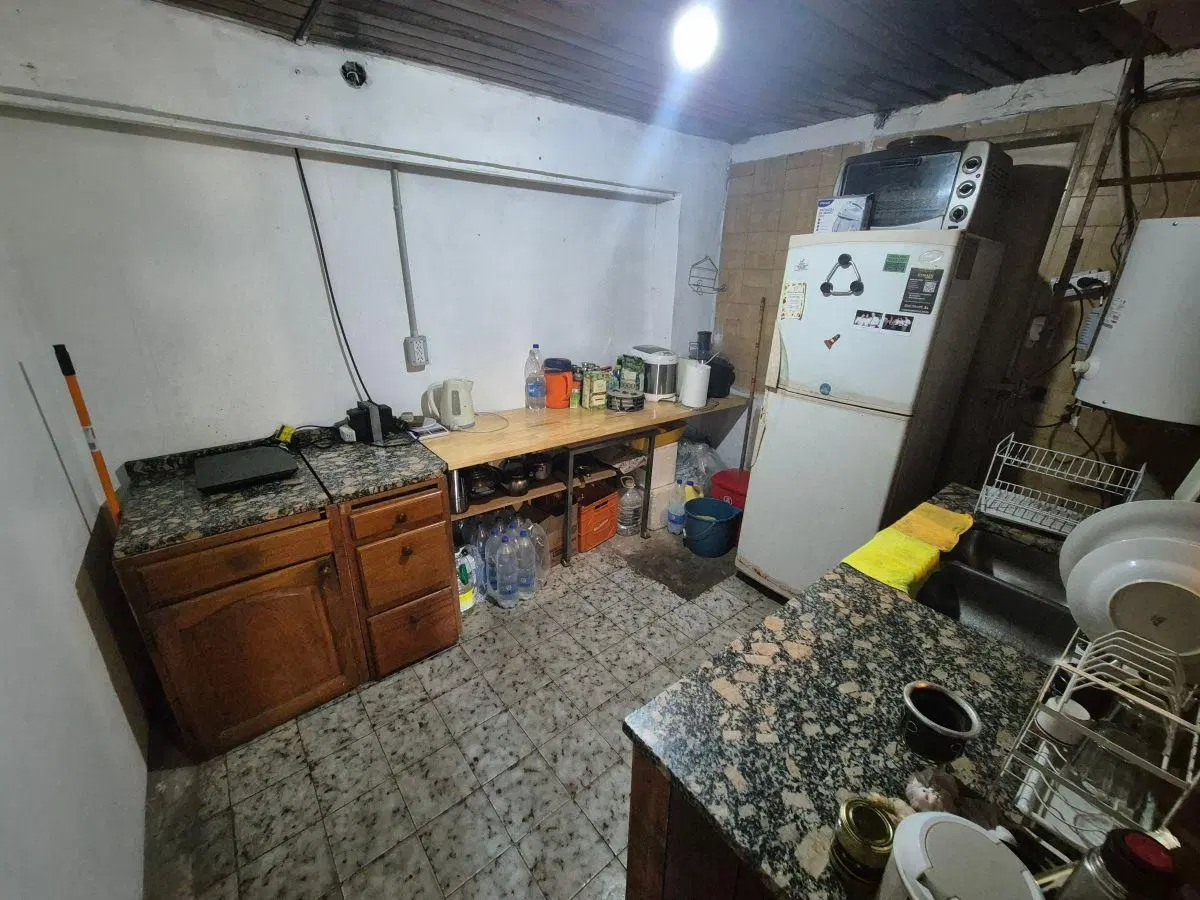 CASA EN VENTA + 2 DEPOSITOS EN EXCELENTE UBICACION 1