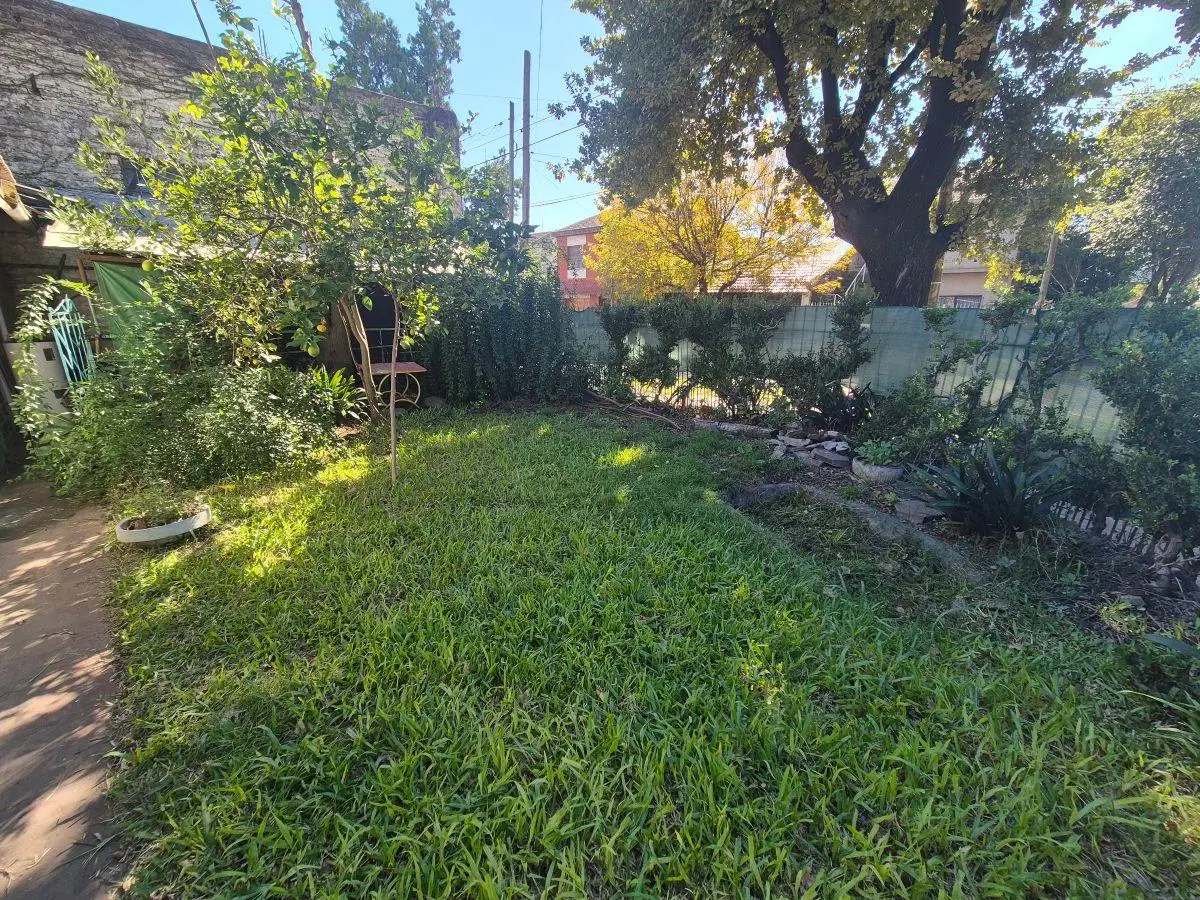 CASA EN VENTA + 2 DEPOSITOS EN EXCELENTE UBICACION 3
