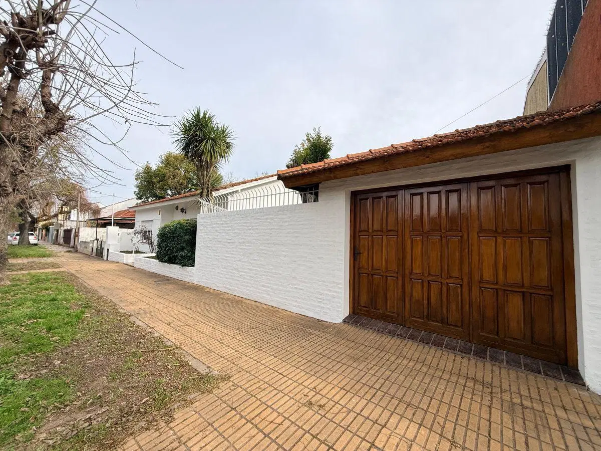 CHALET DESARROLLADO EN 1 PLANTA A 100MTS DE AVENIDA ALMIRANTE BROWN 3