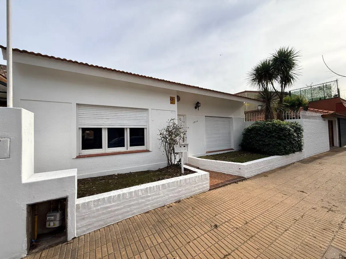 CHALET DESARROLLADO EN 1 PLANTA A 100MTS DE AVENIDA ALMIRANTE BROWN 1