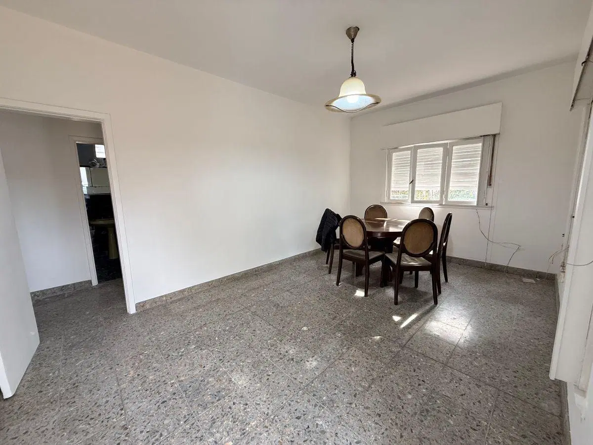 CHALET DESARROLLADO EN 1 PLANTA A 100MTS DE AVENIDA ALMIRANTE BROWN 2