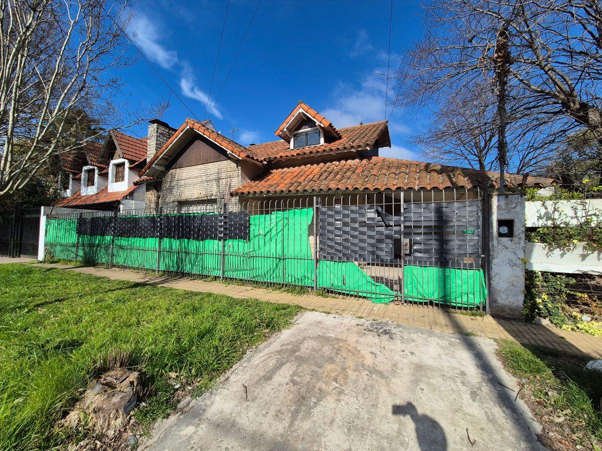 Foto de CHALET DESARROLLADO SOBRE AMPLIO LOTE EN ESQUINA DE 17X30 APROX, imagen 3
