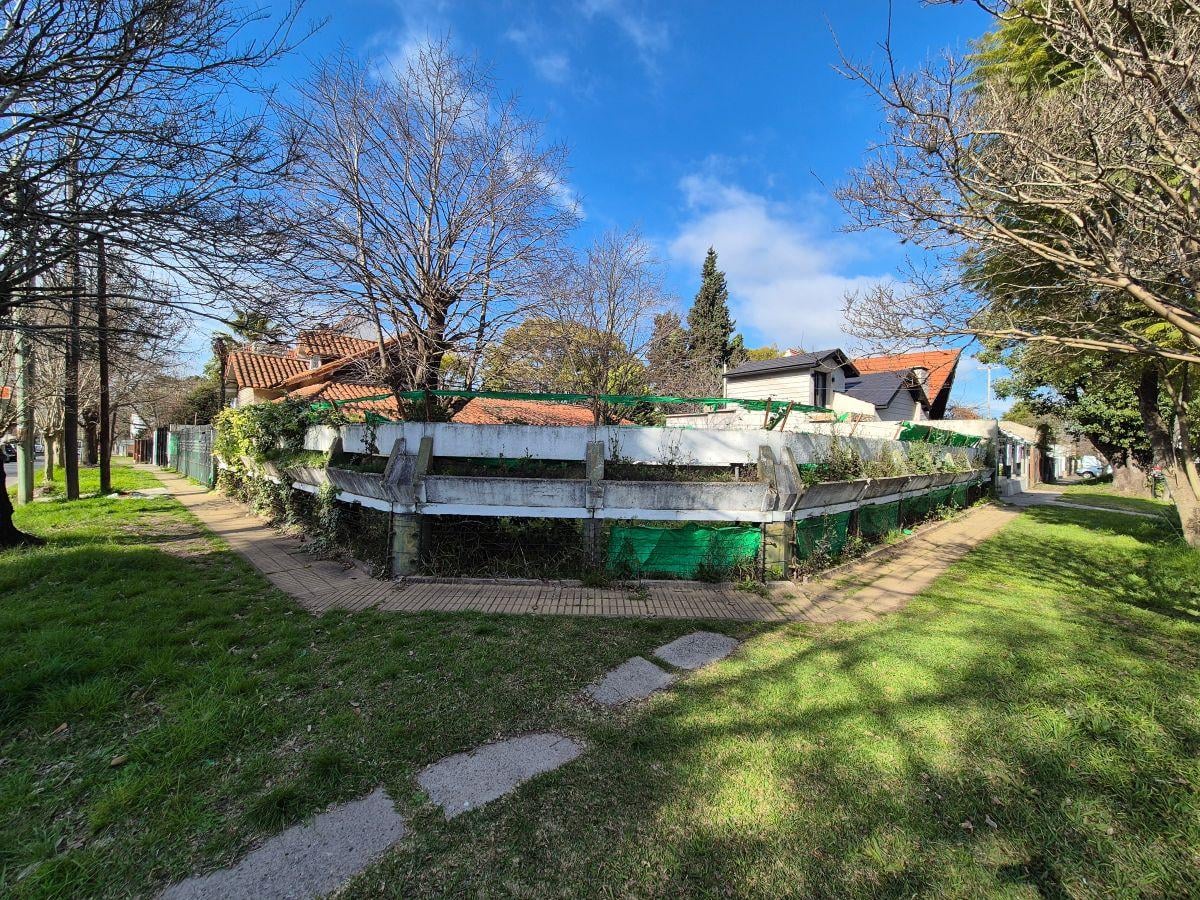 Foto de CHALET DESARROLLADO SOBRE AMPLIO LOTE EN ESQUINA DE 17X30 APROX, imagen 1