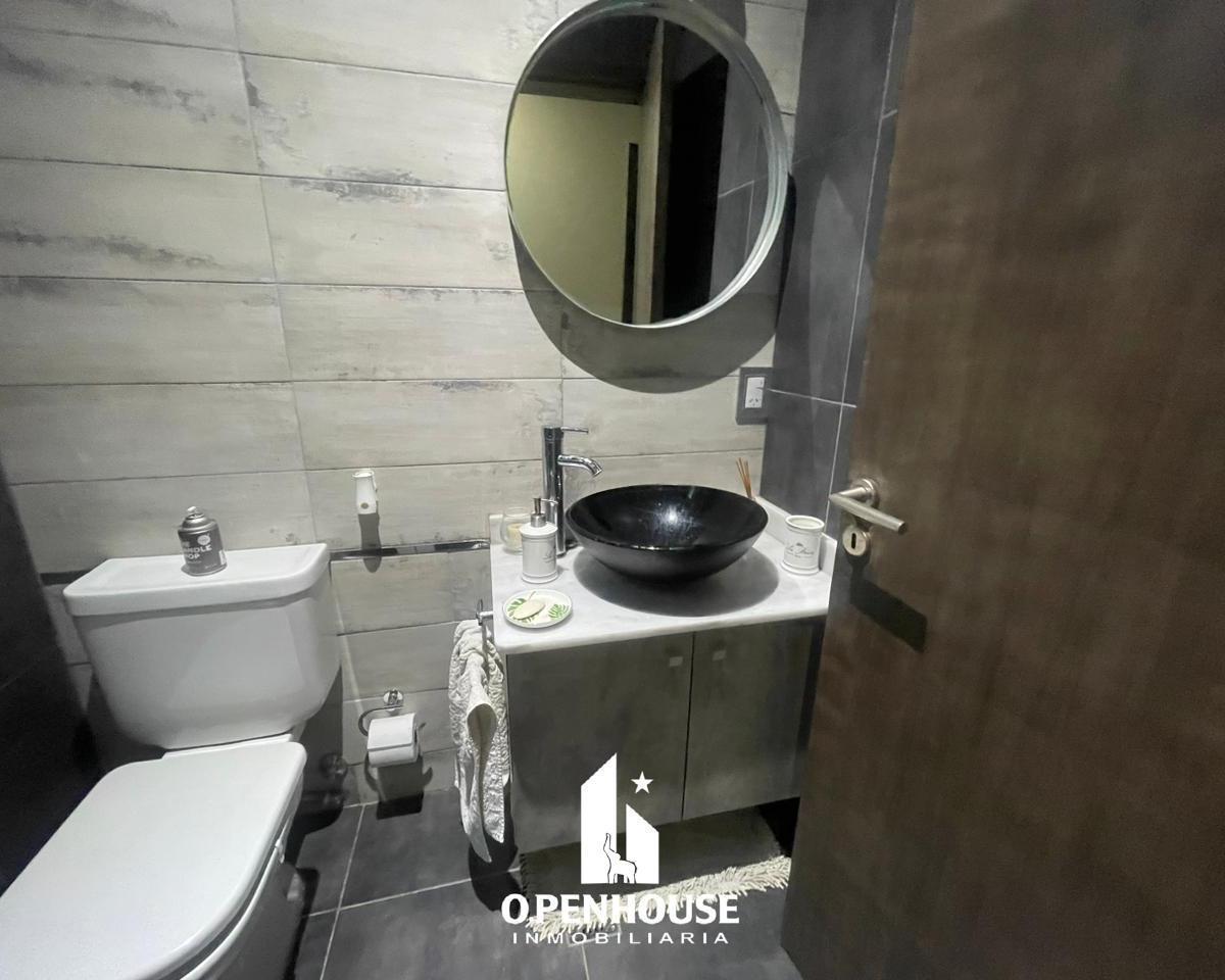 Openhouse Inmobiliaria Vende Hermosa Casa Moderna, Ubicada en El Barrio Dalvian. 3