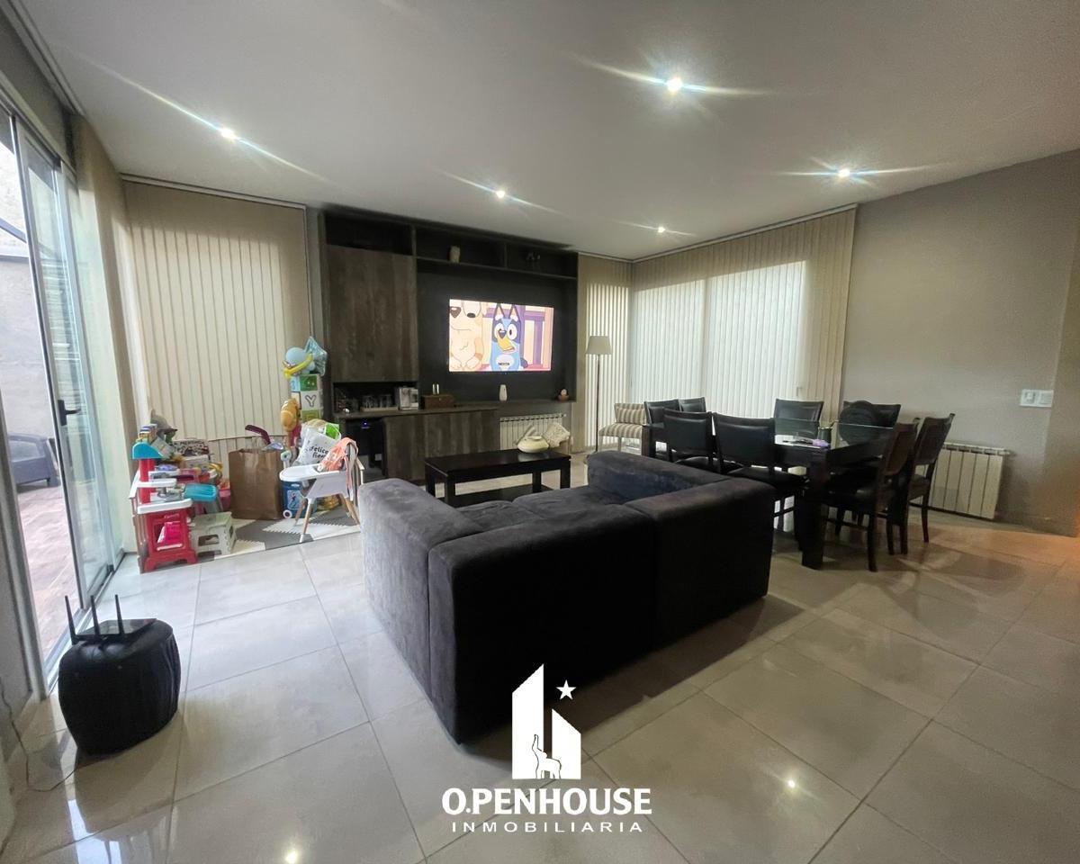 Openhouse Inmobiliaria Vende Hermosa Casa Moderna, Ubicada en El Barrio Dalvian. 2