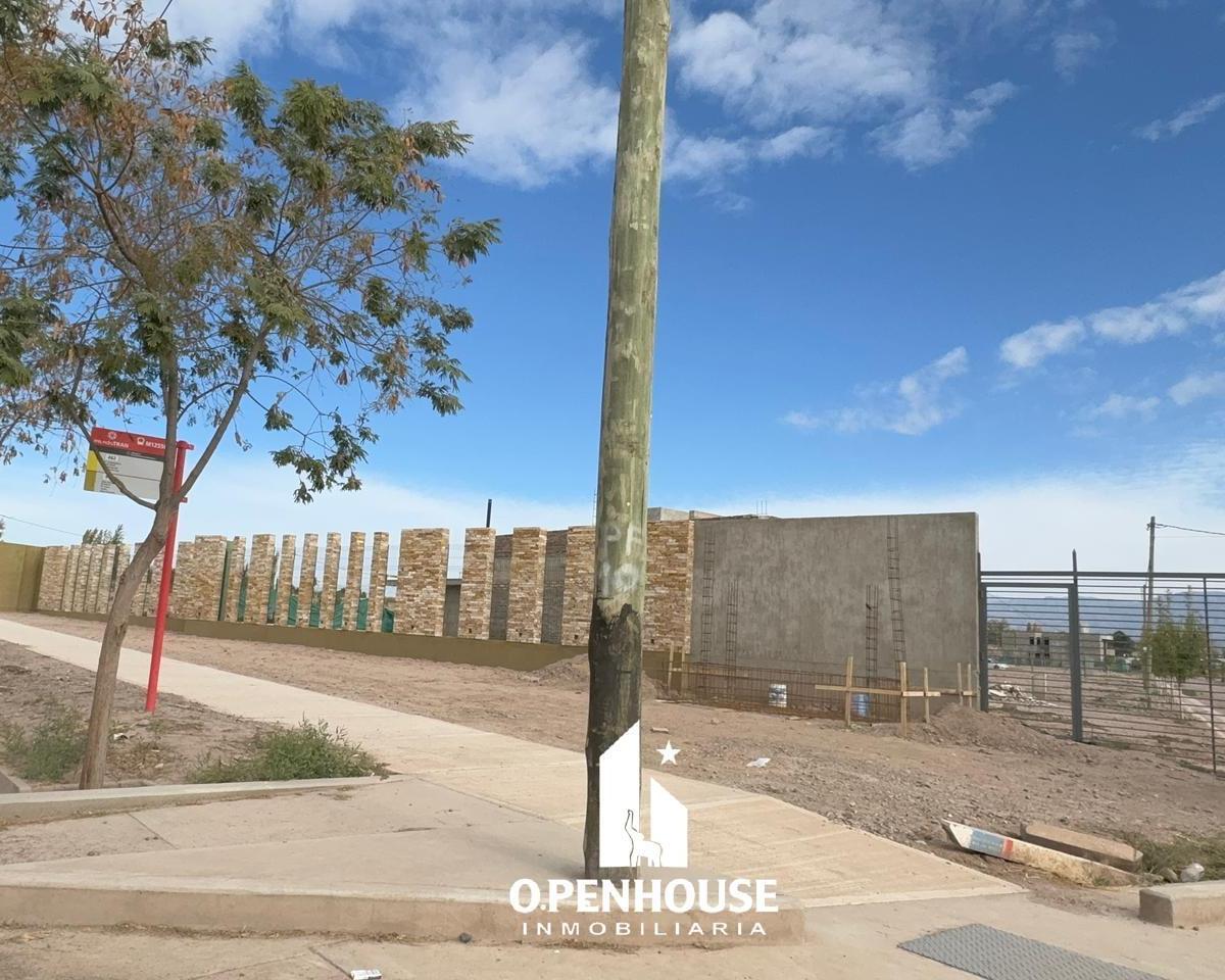 Openhouse Vende Fabuloso Terreno en Barrio Las Cumbres, Frente Al Club de Campo! 2