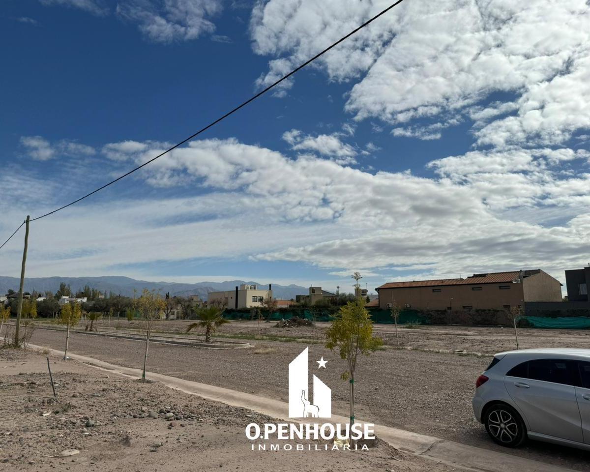 Openhouse Vende Fabuloso Terreno en Barrio Las Cumbres, Frente Al Club de Campo! 1