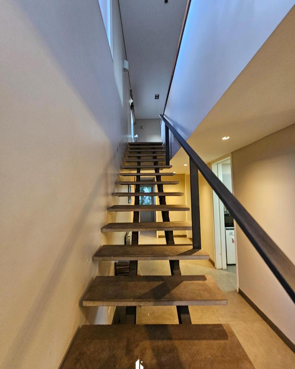 Openhouse Vende Fabulosa Casa de Categoría en Barrio Dalvian. 3