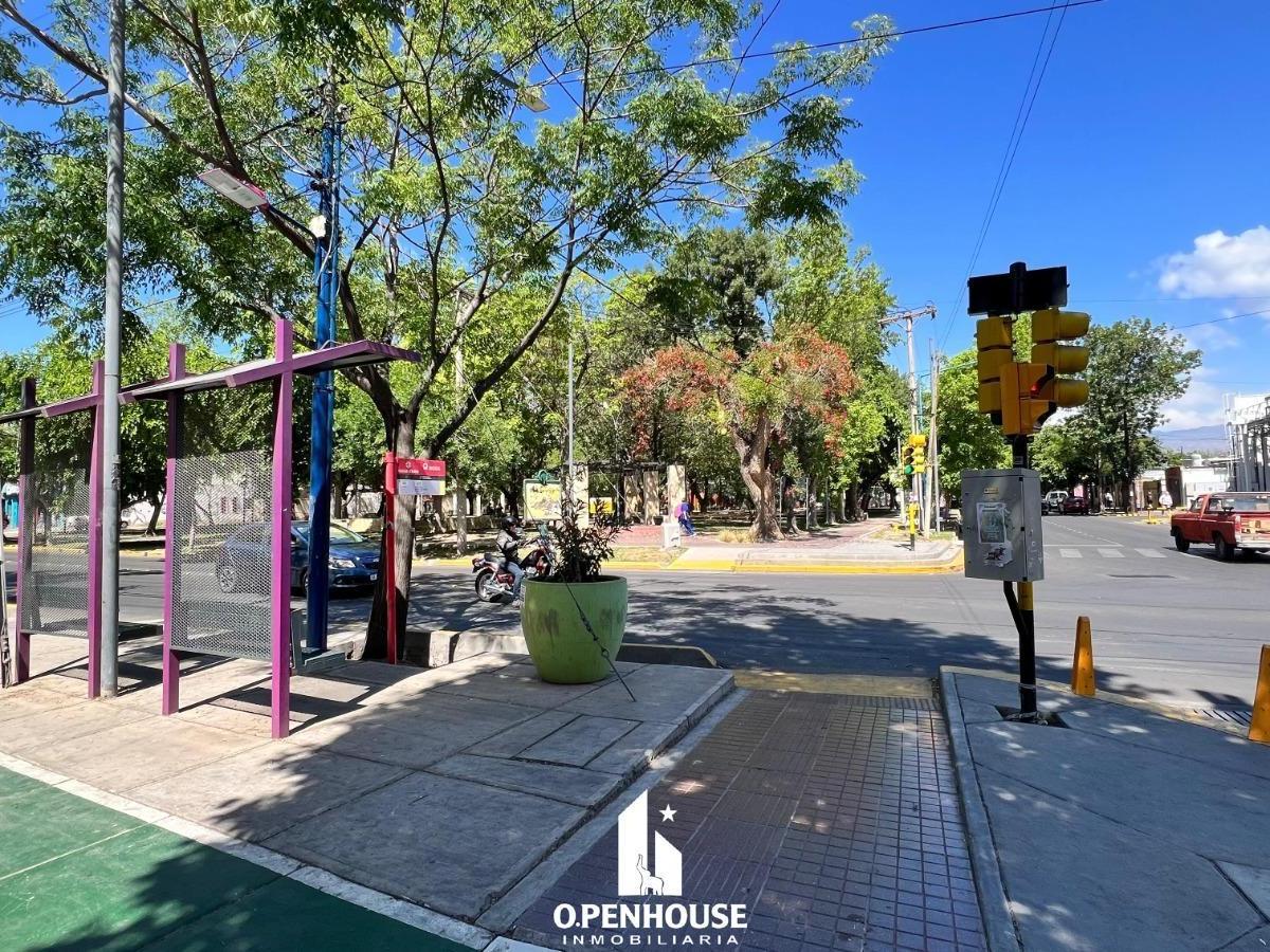 Openhouse Vende Local en Godoy Cruz en Tiburcio Benegas y Joaquin V. Gonzalez 2