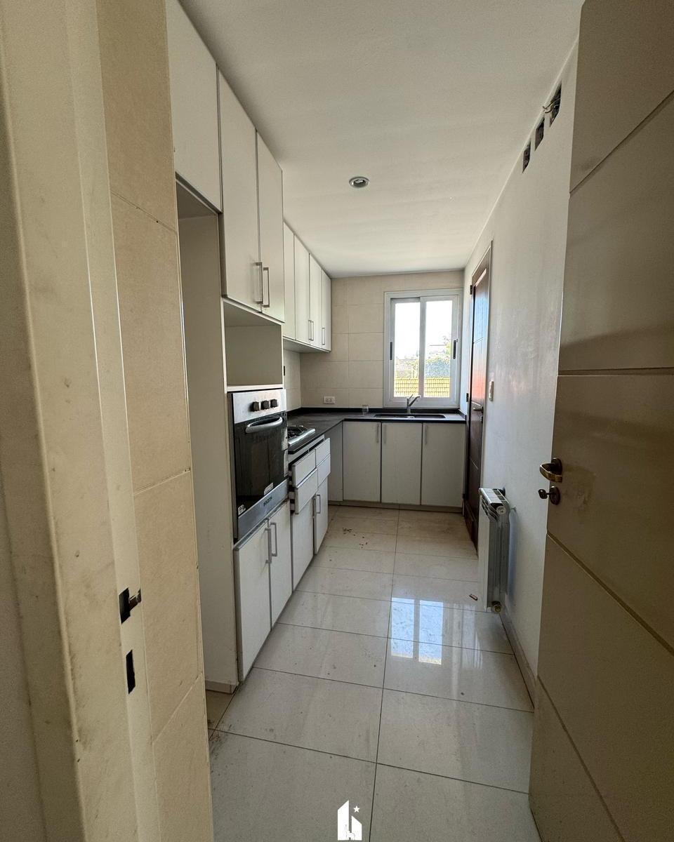 Openhouse Alquila Hermoso Piso Tipo Casa con Sum y Piscina. 3
