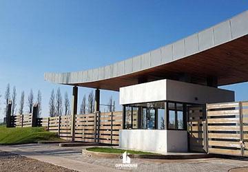 Openhouse Vende Imponente Casa con Diseño Minimalista, Muy Luminosa. 2