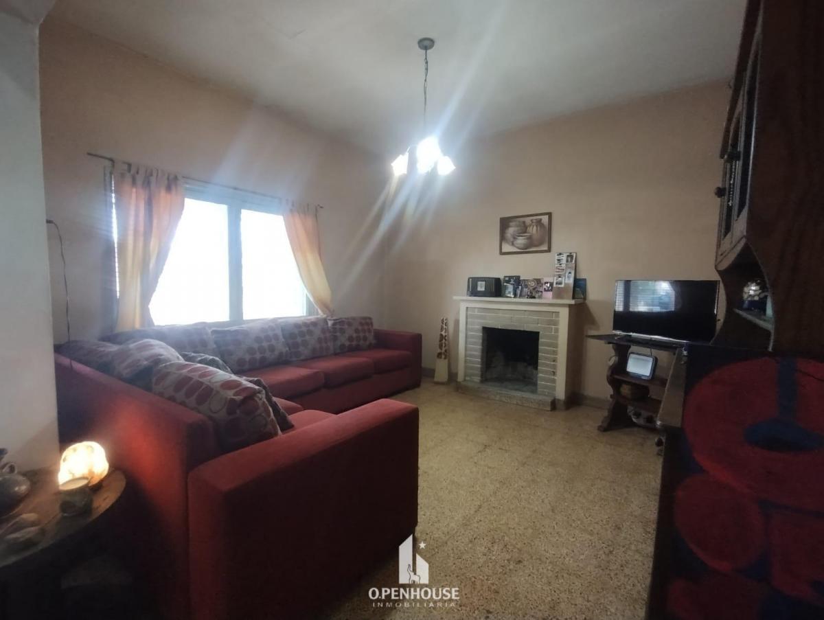 Openhouse Inmobiliaria Vende Excelente Casa en Barrio Parque de Godoy Cruz 2