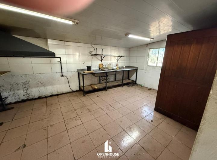 OPENHOUSE vende fabulosos locales amplios en El Challao. 4